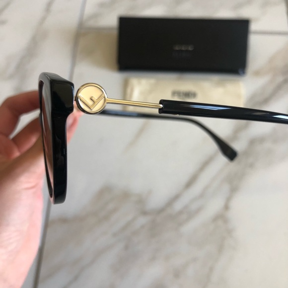 🔥NEW FENDI SHOW STOPPER SUNGLASSES 🔥 - Picture 6 of 11